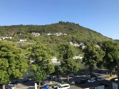 Ein allgemeiner Bergblick oder ein Berglick von der Ferienwohnung aus