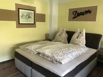 Ein Bett oder Betten in einem Zimmer der Unterkunft Moselnest