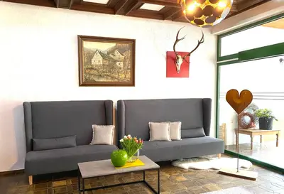 Ein Sitzbereich in der Unterkunft Hotel Ostermann