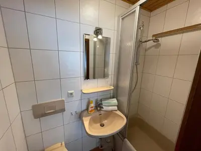 Ein Badezimmer in der Unterkunft Ferienwohnungen Haus zur Linde