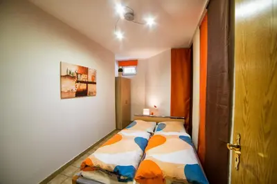 Ein Bett oder Betten in einem Zimmer der Unterkunft Ferienwohnung Maria Laach