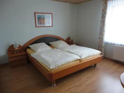 Ein Bett oder Betten in einem Zimmer der Unterkunft Zur Kringelwies