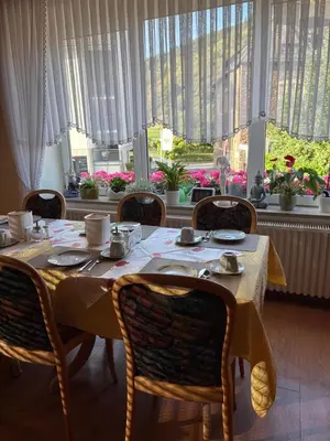 Ein Restaurant oder anderes Speiselokal in der Unterkunft Pension Haus Thies