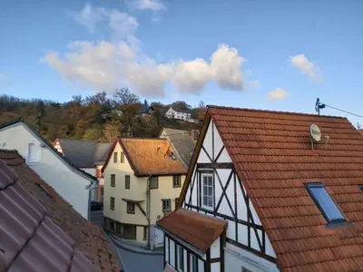 Das Gebäude in dem sich das Ferienhaus befindet