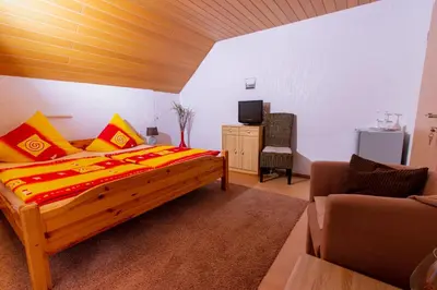 Ein Bett oder Betten in einem Zimmer der Unterkunft Moselhaus