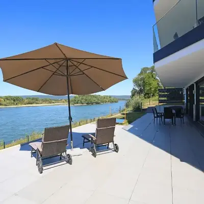 Exklusives Rhein-Lounge Apartment mit direktem Rheinblick