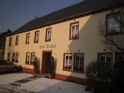 Das Gebäude in dem sich die Ferienwohnung befindet