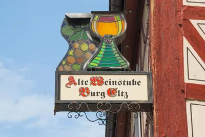 Ein Zertifikat, Auszeichnung, Logo oder anderes Dokument, das in der Unterkunft Alte Weinstube Burg Eltz ausgestellt ist