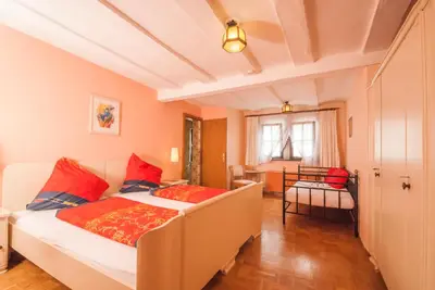 Ein Bett oder Betten in einem Zimmer der Unterkunft Alte Weinstube Burg Eltz