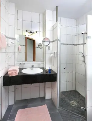 Ein Badezimmer in der Unterkunft Hotel Pohl