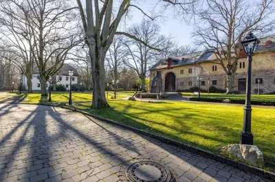 Ein Garten an der Unterkunft Jagdschloss Hotel Niederwald