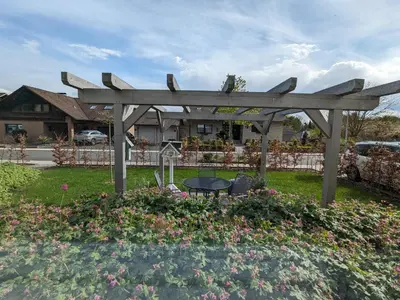 Ein Garten an der Unterkunft Ferienwohnung Hochstein