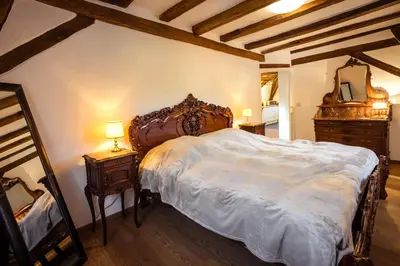 Ein Bett oder Betten in einem Zimmer der Unterkunft Rißbacher Hof Mansarde anno 1737