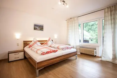 Ein Bett oder Betten in einem Zimmer der Unterkunft Das Moseltor zu Koblenz