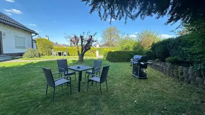 Ein Garten an der Unterkunft Ferienwohnungen Hoheeifel