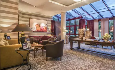 Ein Sitzbereich in der Unterkunft Land & Golf Hotel Stromberg