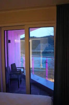 Ein Balkon oder eine Terrasse in der Unterkunft EINSTEIN Hotel am Römerpark