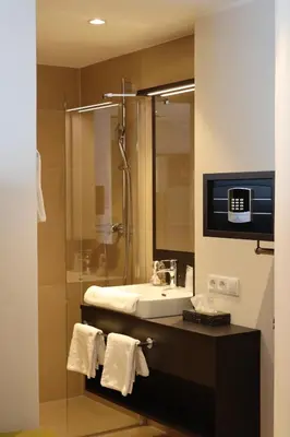 Ein Badezimmer in der Unterkunft EINSTEIN Hotel am Römerpark