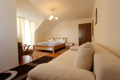Ein Bett oder Betten in einem Zimmer der Unterkunft Hotel Adria Stuben