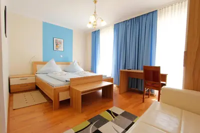 Ein Bett oder Betten in einem Zimmer der Unterkunft Hotel Adria Stuben
