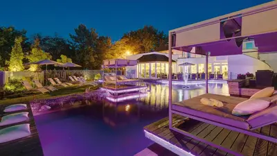 Der Swimmingpool an oder in der Nähe von LIFESTYLE Resort Zum Kurfürsten