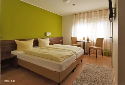 Ein Bett oder Betten in einem Zimmer der Unterkunft L' Angolo Ristorante & Hotel GmbH