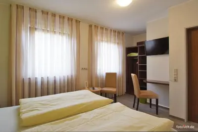 Ein Bett oder Betten in einem Zimmer der Unterkunft L' Angolo Ristorante & Hotel GmbH