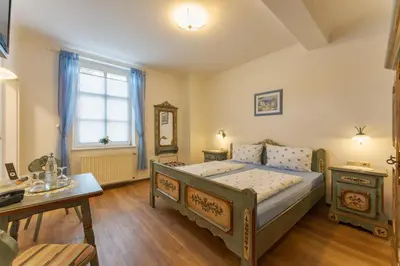 Ein Bett oder Betten in einem Zimmer der Unterkunft Hotel zur Post