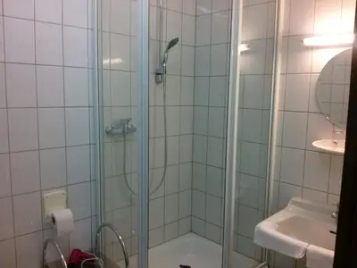Ein Badezimmer in der Unterkunft Hotel Prinz Eitel