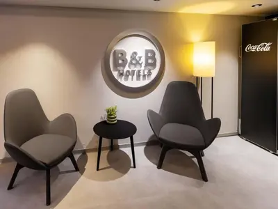 Ein Sitzbereich in der Unterkunft B&B HOTEL Koblenz-Nord