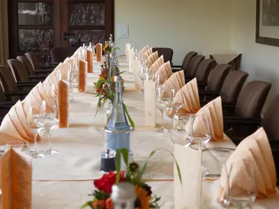 Ein Restaurant oder anderes Speiselokal in der Unterkunft Hotel Villa am Rhein