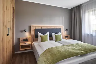 Ein Bett oder Betten in einem Zimmer der Unterkunft Sporthotel Grafenwald 4 Sterne Superior