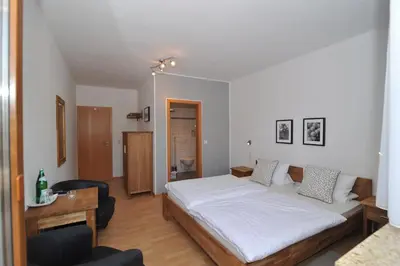 Ein Bett oder Betten in einem Zimmer der Unterkunft Weinhotel Lenz