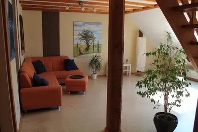 Ein Sitzbereich in der Unterkunft Ferienwohnung im Galerie-Haus