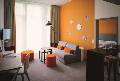 Ein Sitzbereich in der Unterkunft Vienna House Easy by Wyndham Trier