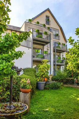 Ein Garten an der Unterkunft Moselromantik Hotel Am Panoramabogen