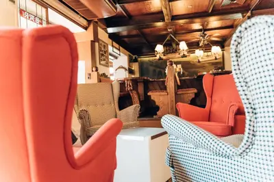 Ein Sitzbereich in der Unterkunft AKZENT Hotel Berg's Alte Bauernschänke- Wellness und Wein
