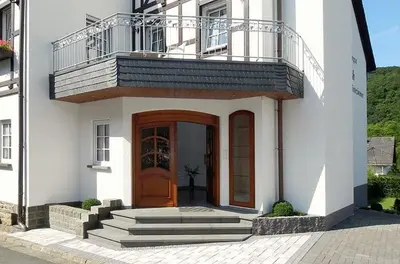 Das Gebäude in dem sich die Pension befindet