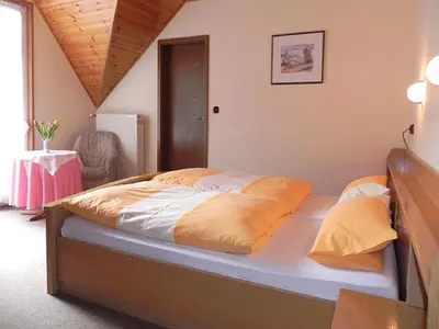 Ein Bett oder Betten in einem Zimmer der Unterkunft Gästehaus Freimuth