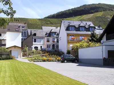 Ein allgemeiner Bergblick oder ein Berglick von der Pension aus