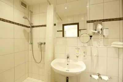Ein Badezimmer in der Unterkunft Hotel Karl Noss