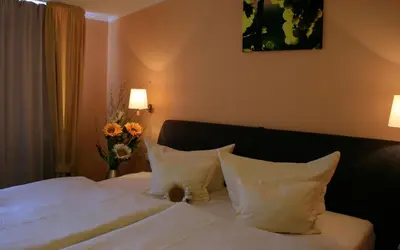 Ein Bett oder Betten in einem Zimmer der Unterkunft Weinhotel Sonnenschein
