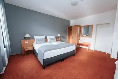 Ein Bett oder Betten in einem Zimmer der Unterkunft Coffee Fellows Hotel Trier