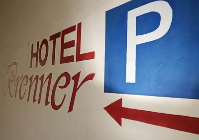 Ein Zertifikat, Auszeichnung, Logo oder anderes Dokument, das in der Unterkunft Hotel Brenner ausgestellt ist