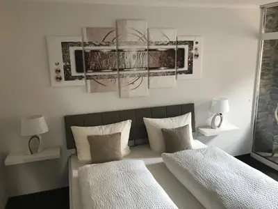 Ein Bett oder Betten in einem Zimmer der Unterkunft Gast und Weinhof Beim Schneemann