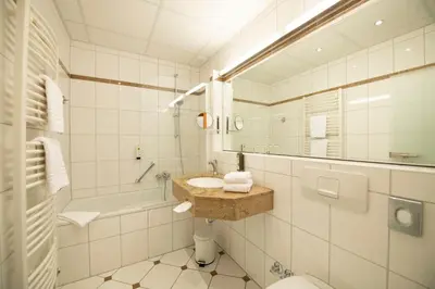 Ein Badezimmer in der Unterkunft Landhotel Kauzenberg
