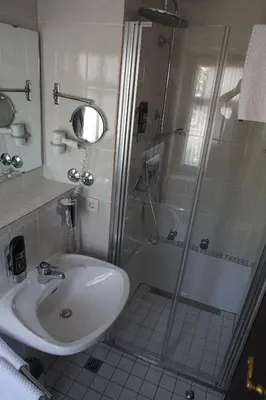 Ein Badezimmer in der Unterkunft Hotel zur Post