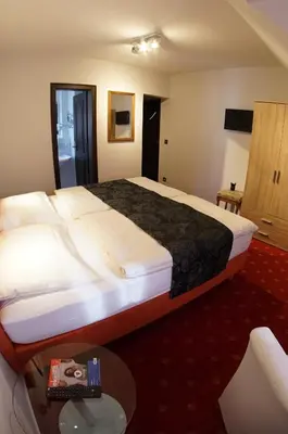 Ein Bett oder Betten in einem Zimmer der Unterkunft Hotel zur Post