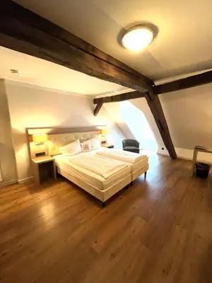 Ein Bett oder Betten in einem Zimmer der Unterkunft Hotel Doctor Weinstube