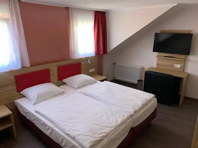 Ein Bett oder Betten in einem Zimmer der Unterkunft Hotel Well Garni
